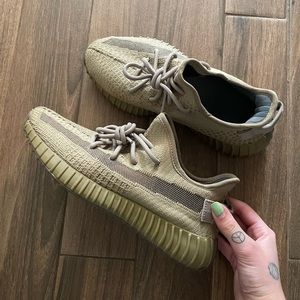 YEEZY 350 “EARTH”